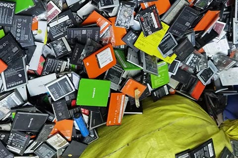 ㊣旌阳德新高价报废电池回收㊣回收铁锂电池电话㊣附近回收汽车电池
